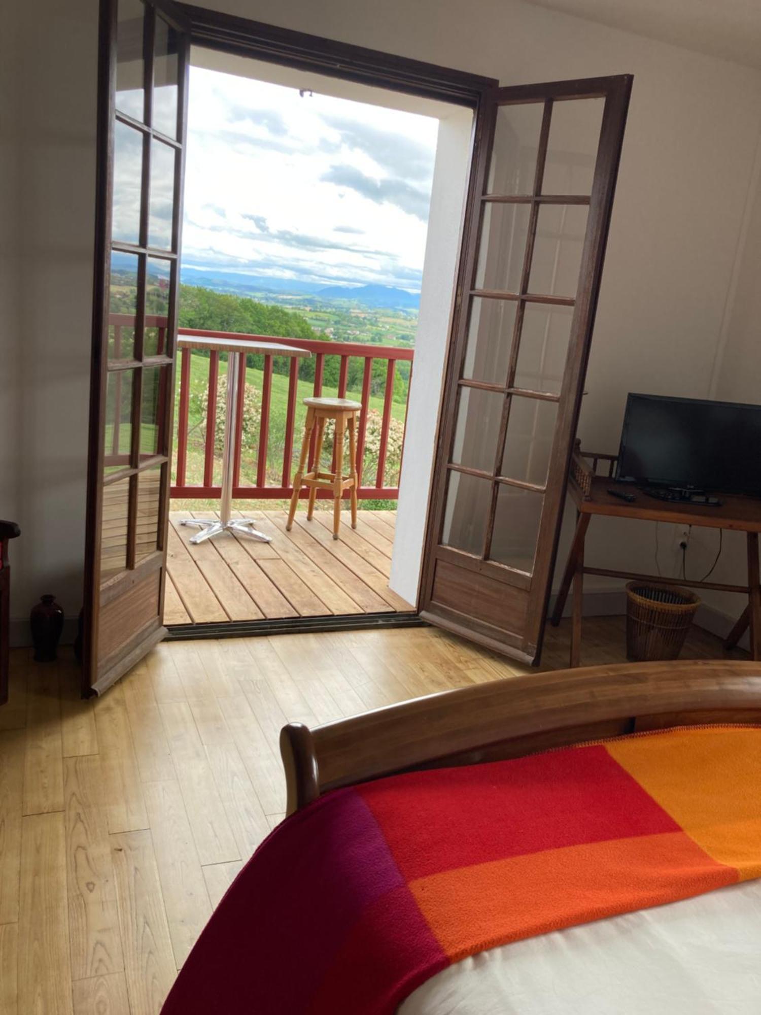 Olhatsia Homestay *